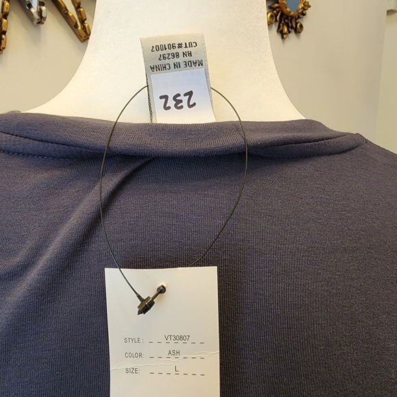 NWT VERTIGO Paris Long Sleeve Navy Blue Top with Sequins Size Large - Picture 4 of 4